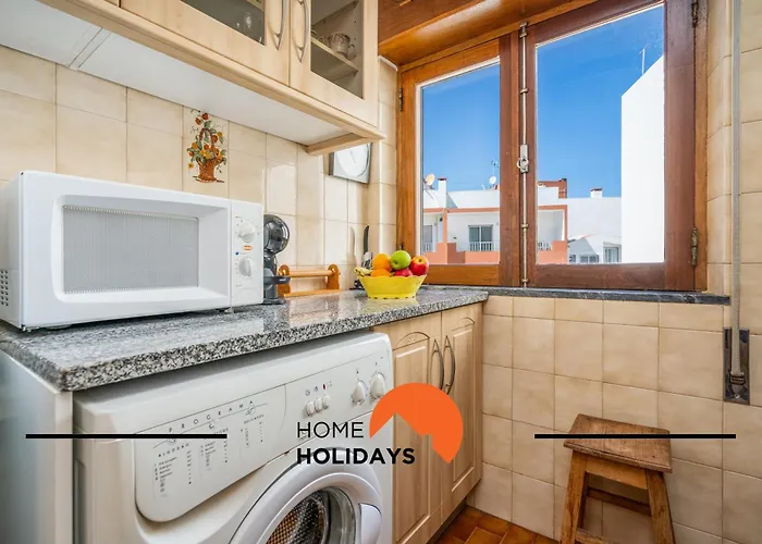 #277 Casa Da Guida By Holidays * Armação de Pêra